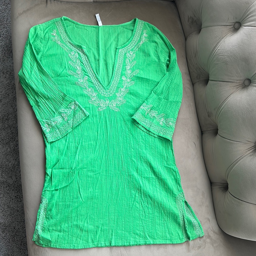 Old navy green tunic coverup. Size XS. Has silver decoration on front and sleeve